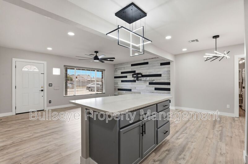 Building Photo - 2022 N 40th St