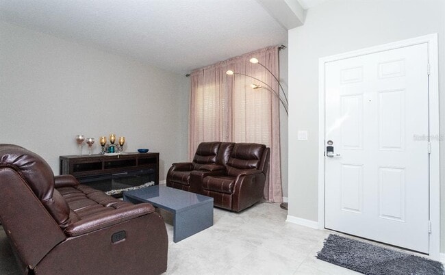 Building Photo - 1784 Chatsworth Cir