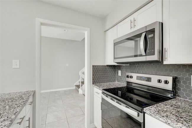 Building Photo - 801 Grassy Knoll