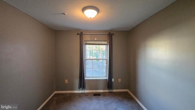 Building Photo - 6565 Ronald Rd