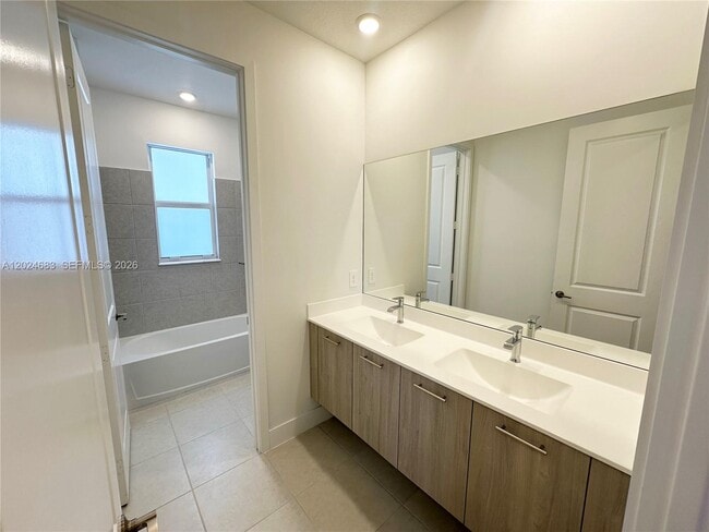 Building Photo - 12336 Green Oak Dr