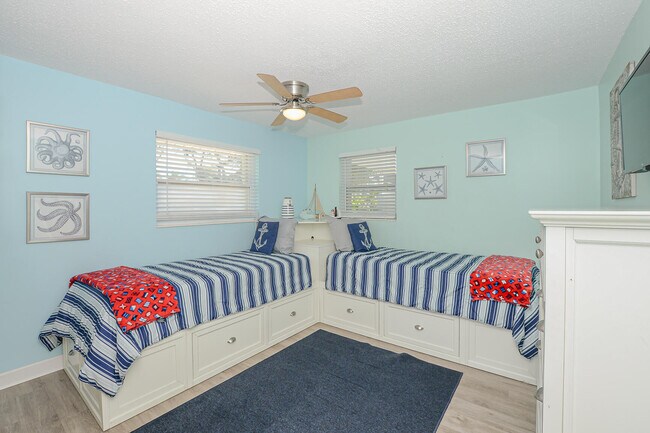 Building Photo - 110 SW Hideaway Pl