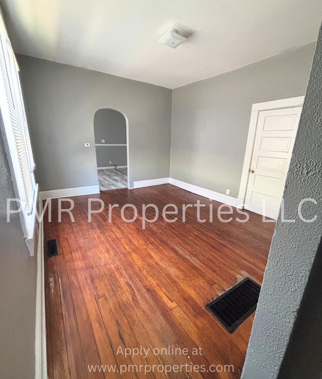 Building Photo - 908 Richardson St