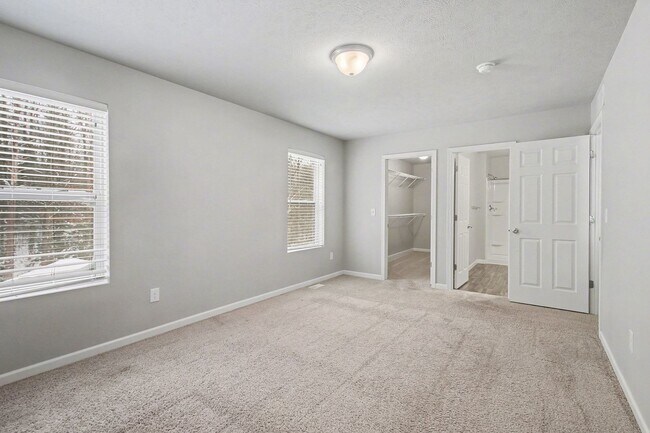 Building Photo - Outstanding Neighborhood in Saugatuck for Long Term Lease!