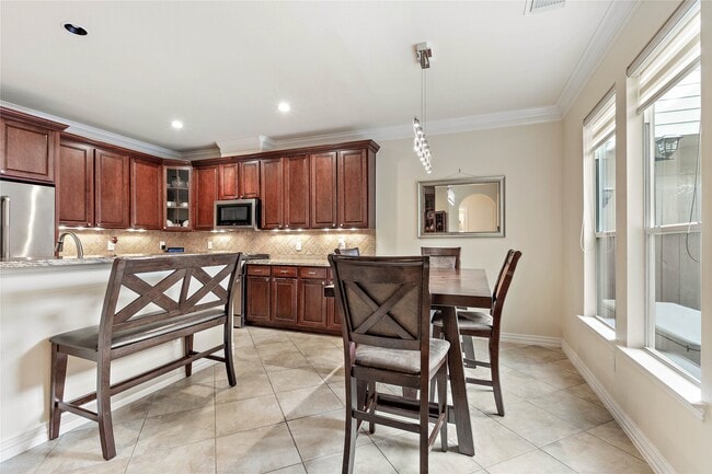 Building Photo - 15 Crocus Petal St