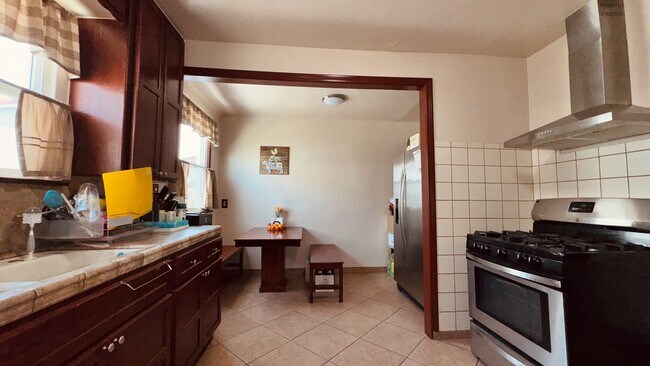 Building Photo - 2565 Kansas Ave