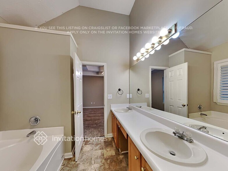 Building Photo - 128 Stanfield Ct