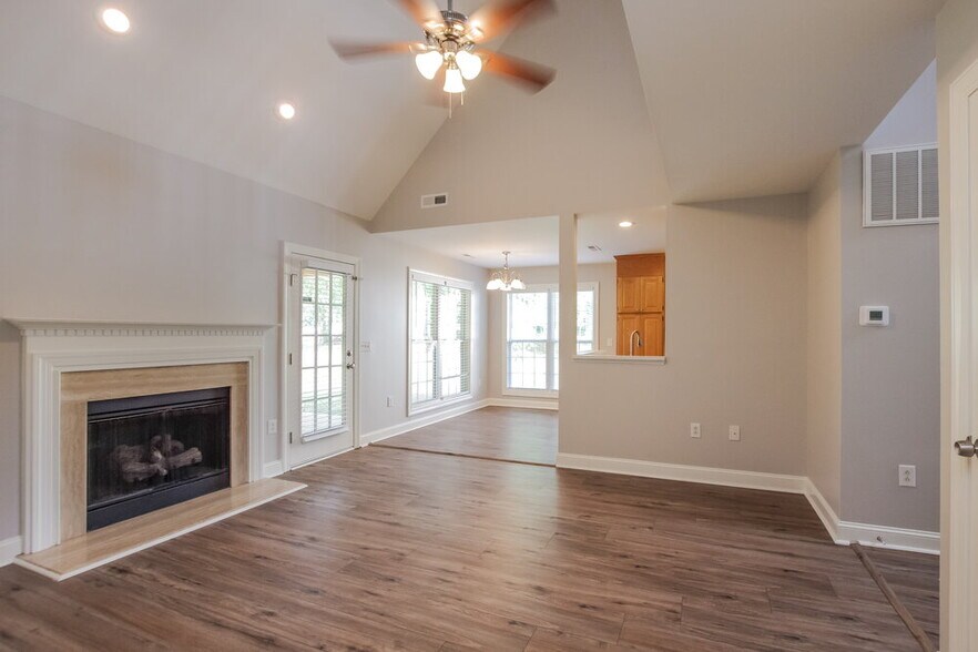 Building Photo - 1052 Enderbury Dr