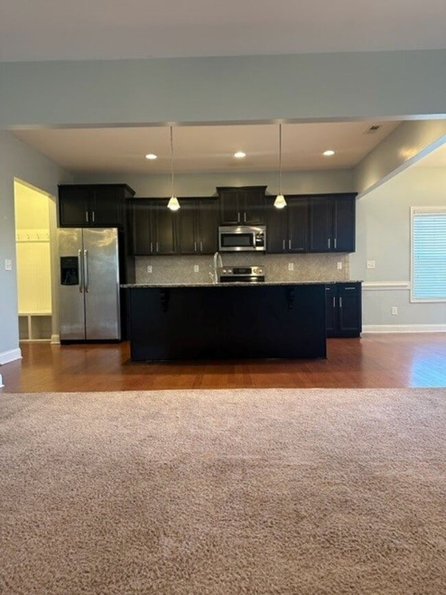 Building Photo - 103 Clovis Ct