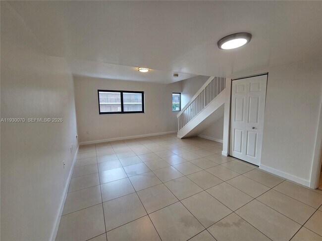 Building Photo - 5 Olive Dr