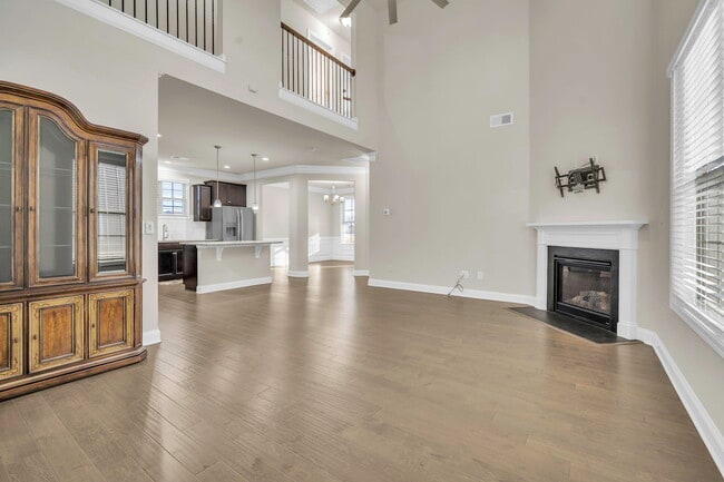 Building Photo - 222 Raleighwood Ln