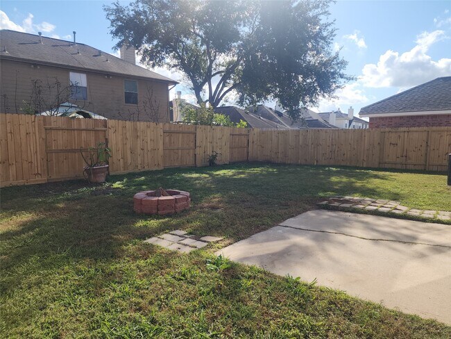 Building Photo - 10614 Acacia Forest tr