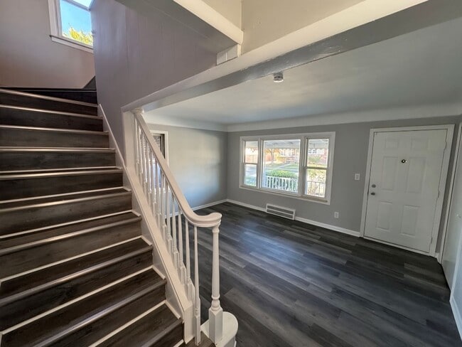 Building Photo - Charming newly renovated 3 bedroom bungalow