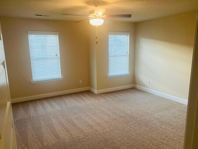 Building Photo - 5985 Arbor Knoll Plz