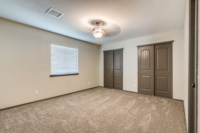 Building Photo - Home For Rent