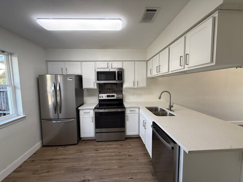 Building Photo - 506 Augustine Dr