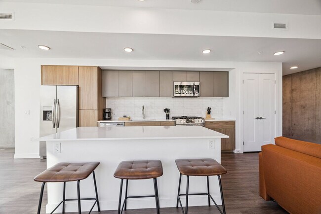 Building Photo - 222 E Jefferson St