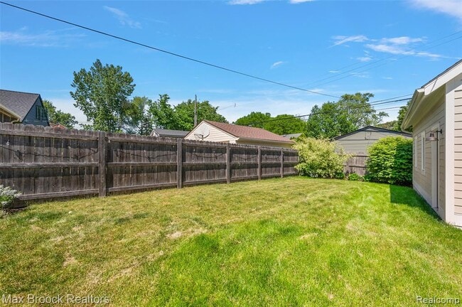Building Photo - 4420 Elmwood Ave