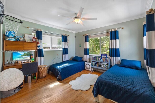 Building Photo - 9025 Dickens Ave