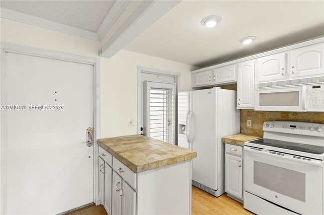 Building Photo - 455 Paradise Isle Blvd