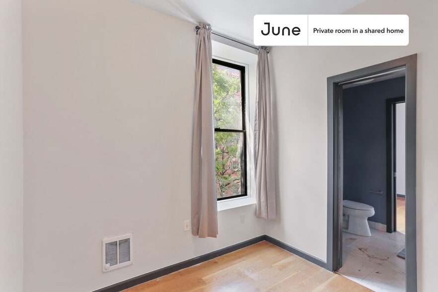 Building Photo - Room in Shared 4 bed/3 bath home