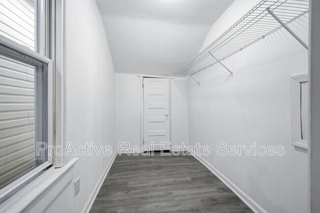 Building Photo - 244 W 32nd St