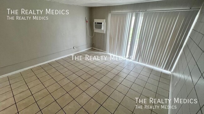 Building Photo - 1010 N Fiske Blvd