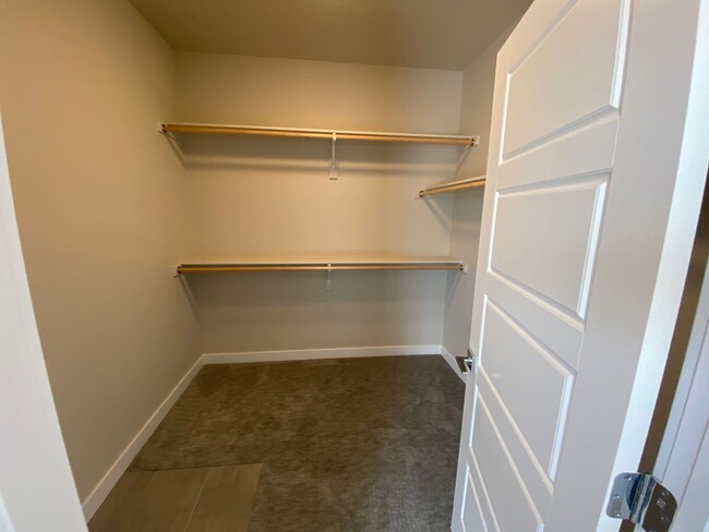 Building Photo - Newer Chimney Park Townhome!!