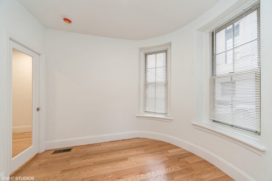 Building Photo - 60 Clearway St