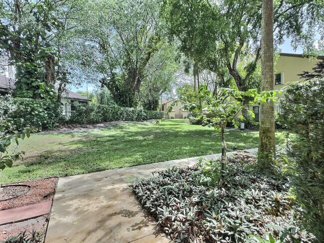 Building Photo - 3831 Cocoplum Cir