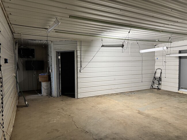 Building Photo - 16093 SW Roy Rogers Rd