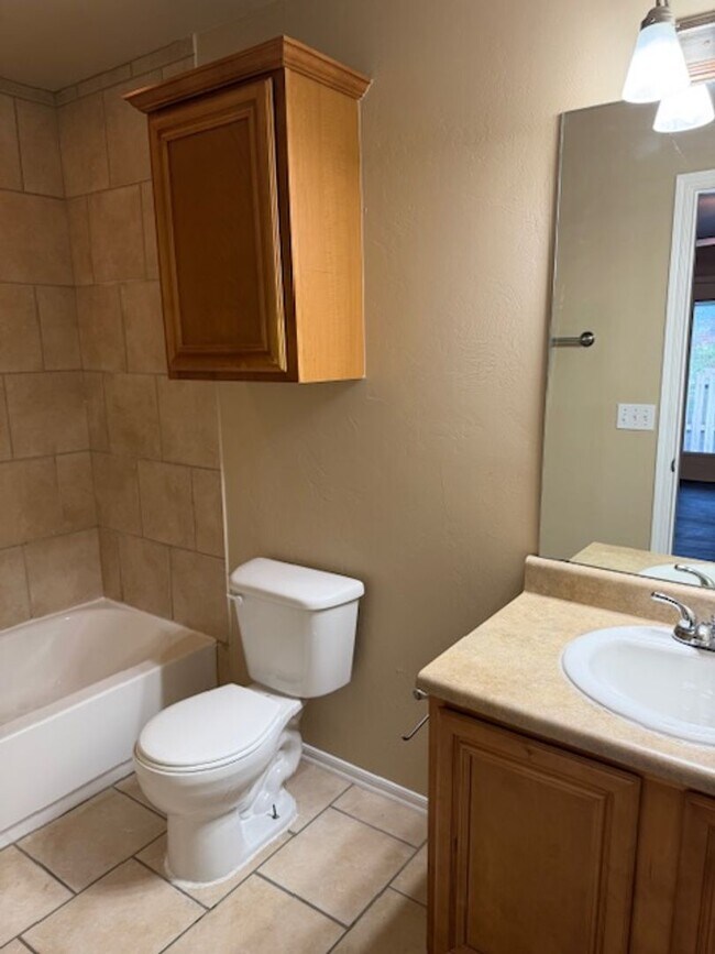 Building Photo - Updated Duplex - Mustang Schools - Open Fl...