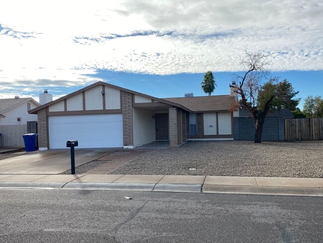 Primary Photo - Chandler 3 Bedroom 1.75 Bathroom - Fireplace