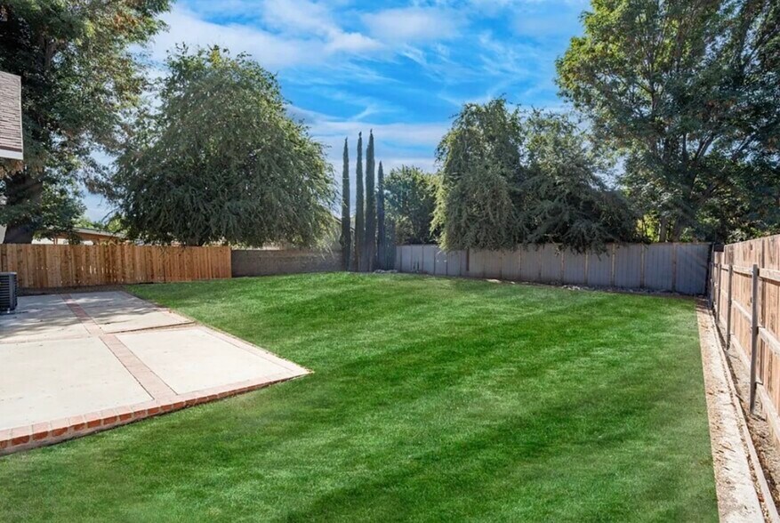 Building Photo - 10824 Foothill Blvd