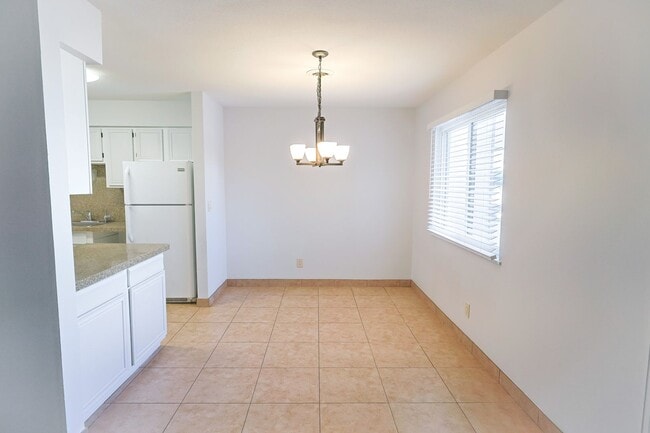 Building Photo - 3 BEd CONDO, NO DEPOSIT AND WATER INCLUDED...