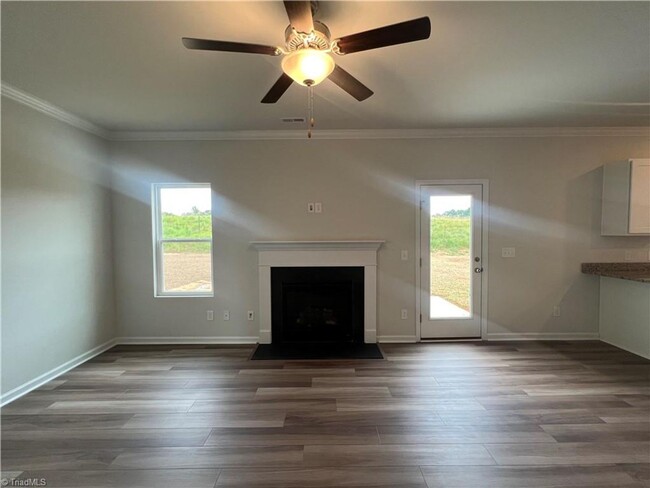 Building Photo - Fabulous 4 Bedroom 2.5 Bath Home in High P...