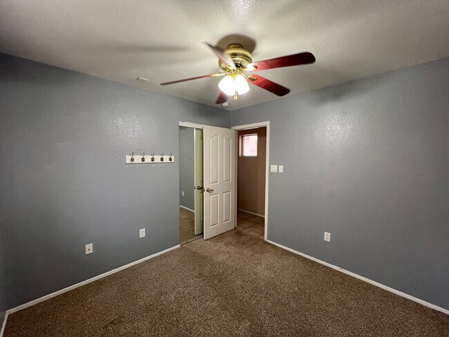 Building Photo - 4 BEDROOM HOME WITH POOL ACCESS!