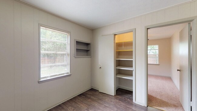 Building Photo - 3 Bedroom/1 Bath/2 Car Garage- Home