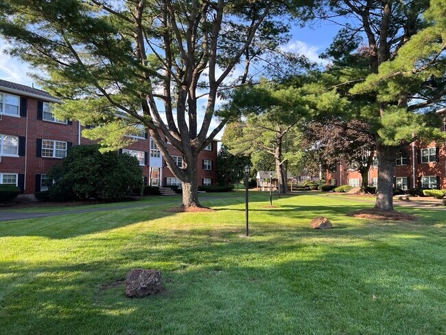 Building Photo - 4 Tara Dr