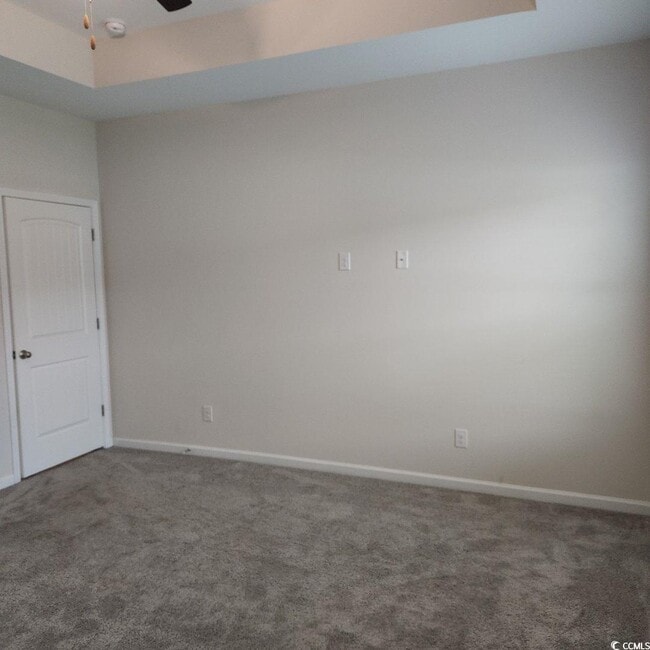 Building Photo - 497 Hillsborough Dr