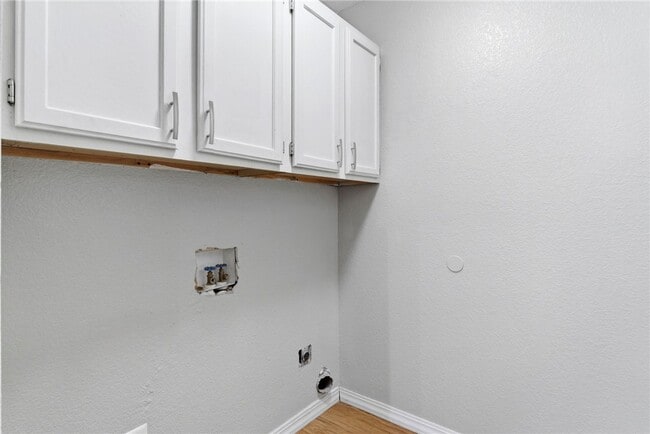 Building Photo - 932 S Curtis Ave