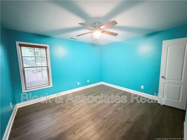 Building Photo - 471 Century Dr