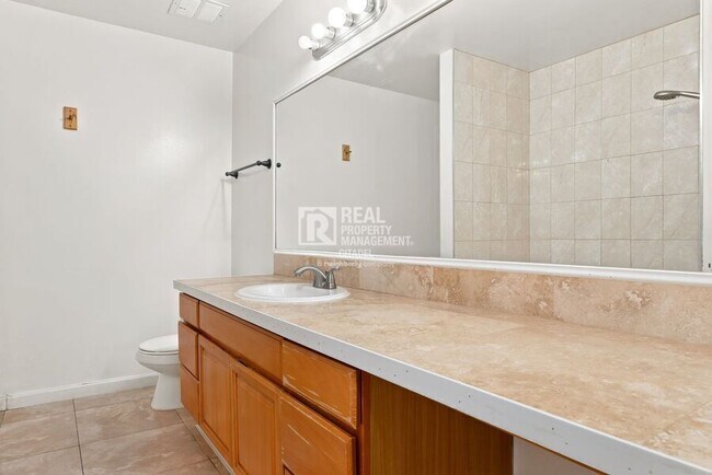 Building Photo - 3009 Canyon Crest Dr