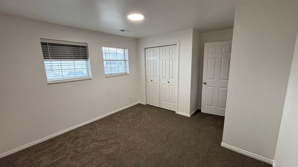 Building Photo - 391 S 1000 W St