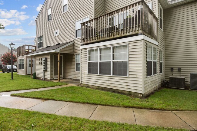 Building Photo - 5013 Thatcher Way
