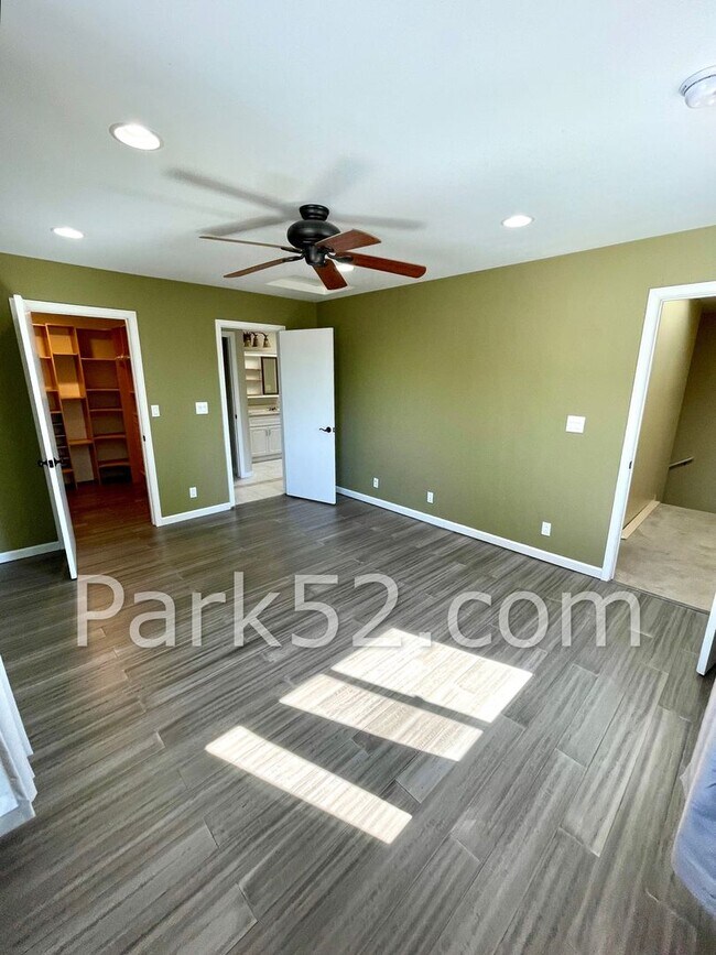 Building Photo - 4 Bedroom Single Family Home