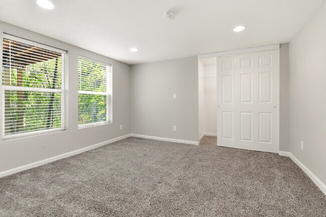 Building Photo - $2,120.95 with $300 off the first month's rent, 2 Beds - 2 Bath, Duplex in Lakewood with Cozy Car...