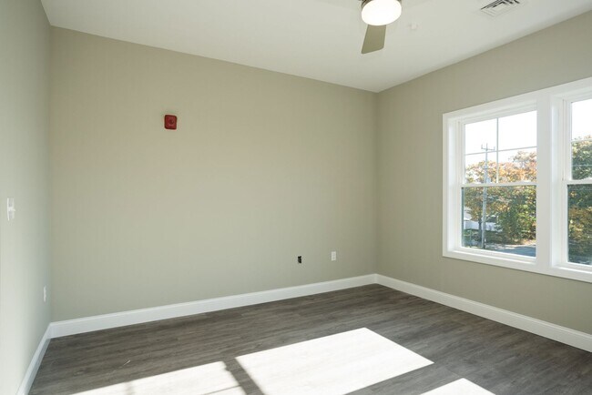 Building Photo - 1000 US-1