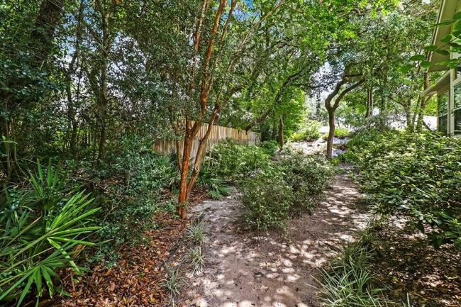 Building Photo - Coastal Living on Amelia Island