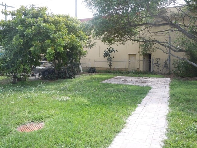 Building Photo - 2124 Taylor St